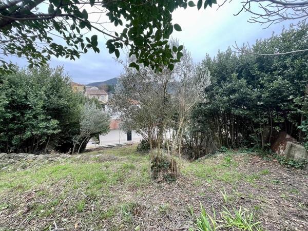 A découvrir : terrain constructible de 467m2 avec vue panoramique - proche Alès