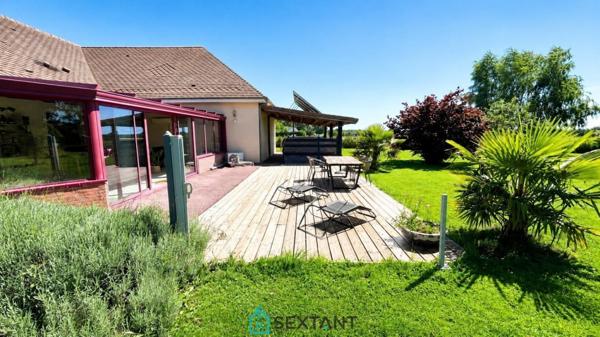 MAISON CONTEMPORAINE DE PLAIN-PIED – 250 m² HABITABLES – TERRAIN DE 3 300 m² – DPE B