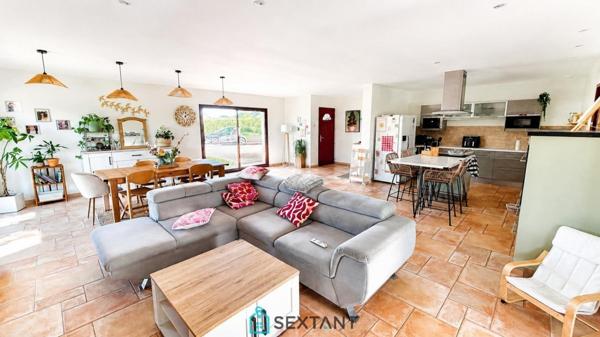 MAISON CONTEMPORAINE DE PLAIN-PIED – 250 m² HABITABLES – TERRAIN DE 3 300 m² – DPE B