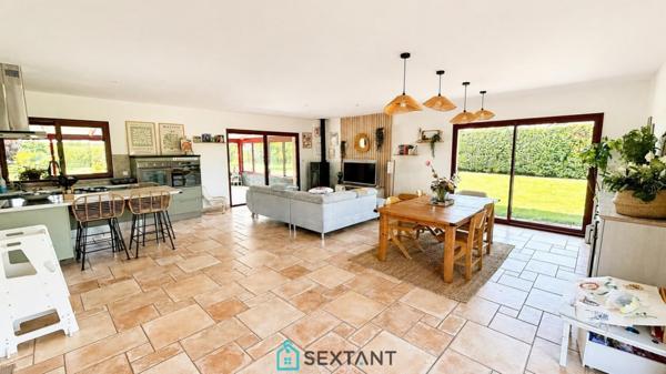 MAISON CONTEMPORAINE DE PLAIN-PIED – 250 m² HABITABLES – TERRAIN DE 3 300 m² – DPE B