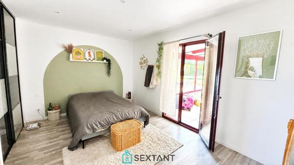 MAISON CONTEMPORAINE DE PLAIN-PIED – 250 m² HABITABLES – TERRAIN DE 3 300 m² – DPE B