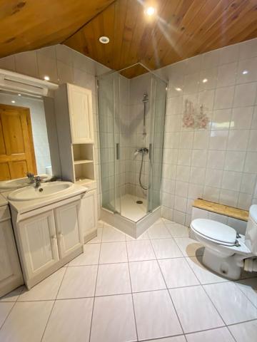Charmant appartement 3 pièces à vendre au dernier étage en centre-ville de Cernay
