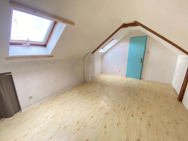 Charmant appartement 3 pièces à vendre au dernier étage en centre-ville de Cernay