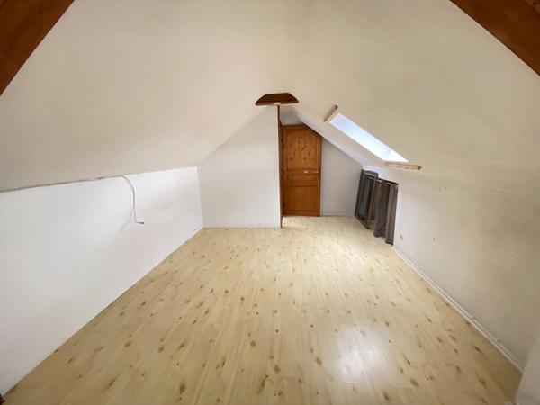 Charmant appartement 3 pièces à vendre au dernier étage en centre-ville de Cernay