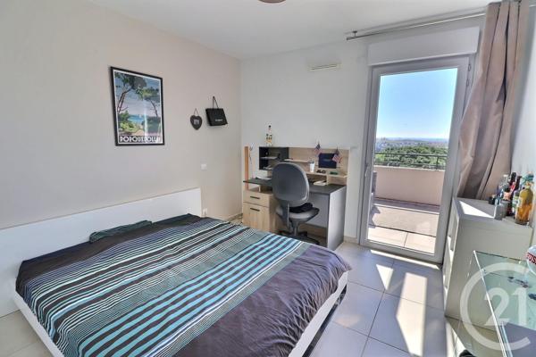 Appartement T4 à vendre  4 pièces - 103,01 m2 FREJUS - 83