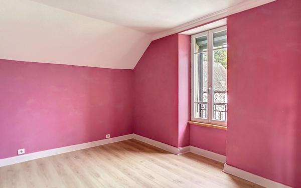 Maison à louer    8 pièces • 169,57 m2 Saint-Cernin