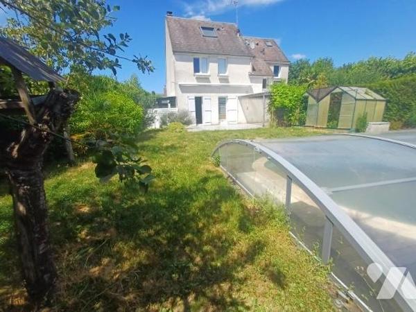 RIVERY: Pavillon individuel de 122 m² avec double garage, sur terrain de 592 m² doté d'une piscine