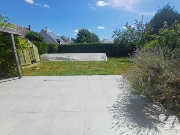 RIVERY: Pavillon individuel de 122 m² avec double garage, sur terrain de 592 m² doté d'une piscine