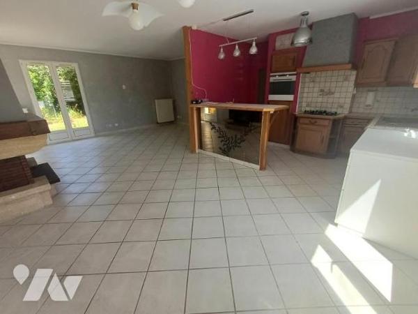 RIVERY: Pavillon individuel de 122 m² avec double garage, sur terrain de 592 m² doté d'une piscine