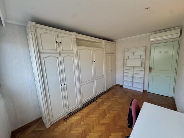 Marseille (13005) Appartement de standing – Etage élevé – Traversant – Balcon Sud – Parking inclus