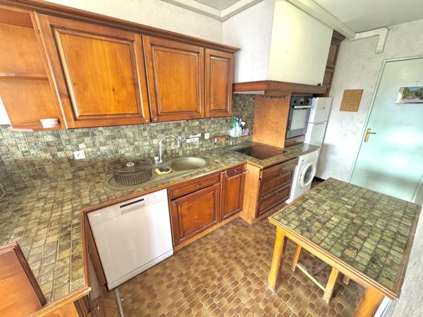 Marseille (13005) Appartement de standing – Etage élevé – Traversant – Balcon Sud – Parking inclus