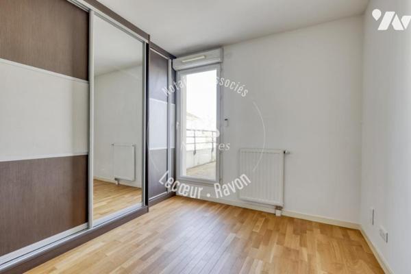 Duplex de 104 m2 avec 42 m2 de terrasses, 4 chambres, Village Montigny le Bretonneux