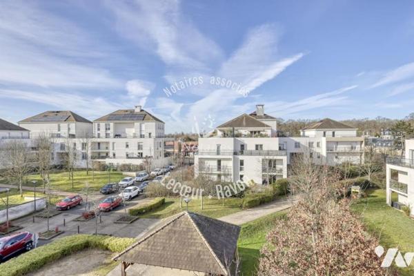 Duplex de 104 m2 avec 42 m2 de terrasses, 4 chambres, Village Montigny le Bretonneux