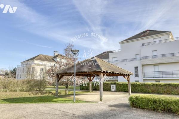 Duplex de 104 m2 avec 42 m2 de terrasses, 4 chambres, Village Montigny le Bretonneux