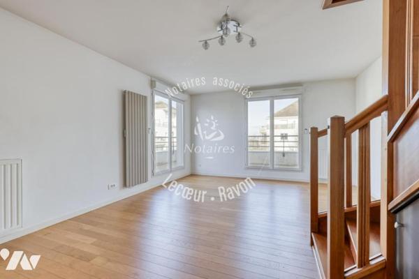 Duplex de 104 m2 avec 42 m2 de terrasses, 4 chambres, Village Montigny le Bretonneux