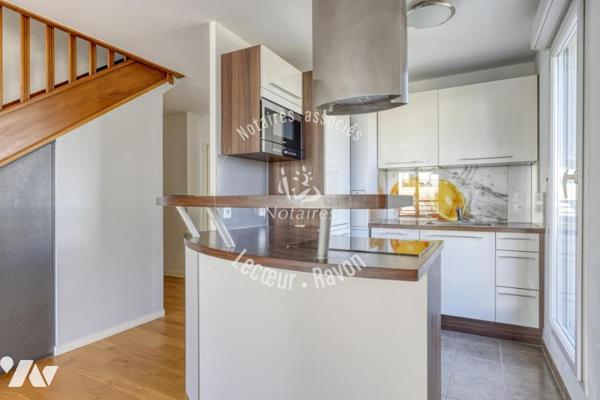 Duplex de 104 m2 avec 42 m2 de terrasses, 4 chambres, Village Montigny le Bretonneux