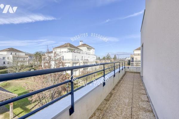 Duplex de 104 m2 avec 42 m2 de terrasses, 4 chambres, Village Montigny le Bretonneux