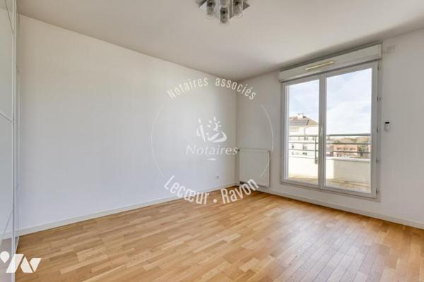 Duplex de 104 m2 avec 42 m2 de terrasses, 4 chambres, Village Montigny le Bretonneux