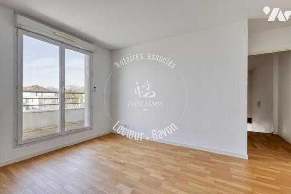 Duplex de 104 m2 avec 42 m2 de terrasses, 4 chambres, Village Montigny le Bretonneux