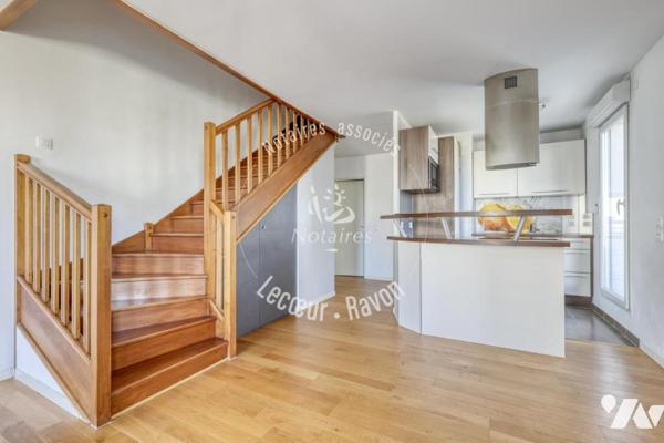 Duplex de 104 m2 avec 42 m2 de terrasses, 4 chambres, Village Montigny le Bretonneux