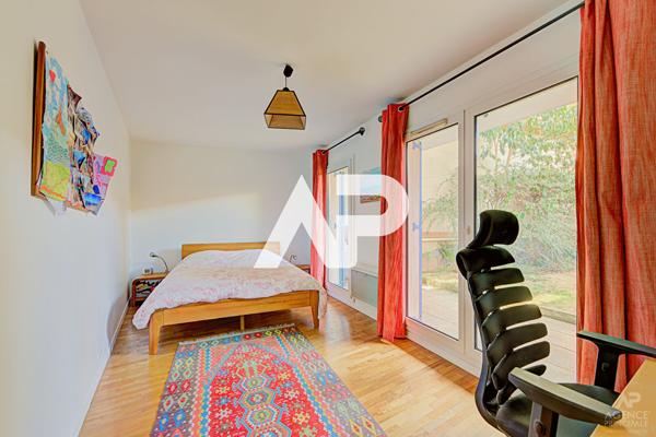 Appartement Rueil Malmaison 5 pièce(s) 127.88 m2 995 000 € **  - Référence  17468