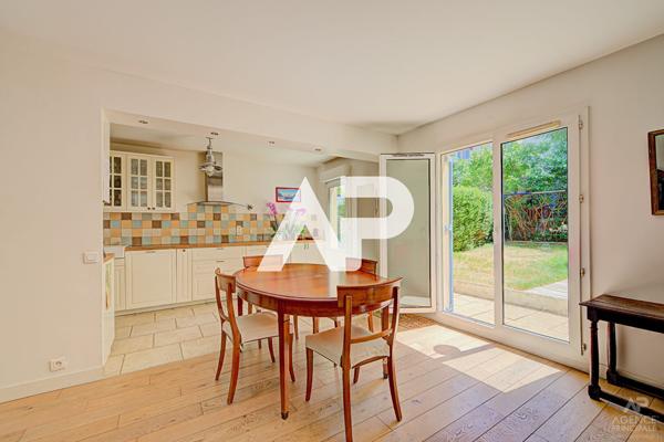 Appartement Rueil Malmaison 5 pièce(s) 127.88 m2 995 000 € **  - Référence  17468