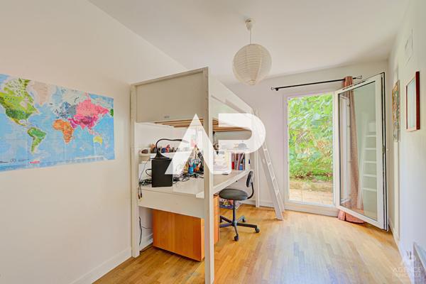 Appartement Rueil Malmaison 5 pièce(s) 127.88 m2 995 000 € **  - Référence  17468