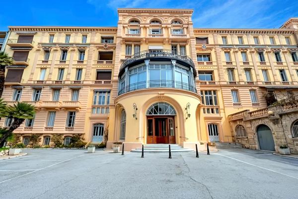 Élégance historique et panorama azuréen au Parc Continental