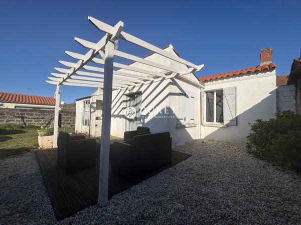 Maison rénovée avec jardin et dépendances – Proche bourg