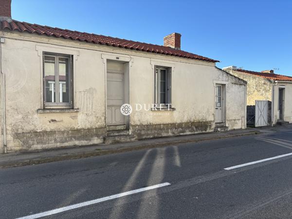 Maison rénovée avec jardin et dépendances – Proche bourg