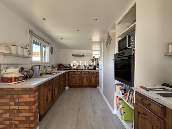 Maison rénovée avec jardin et dépendances – Proche bourg