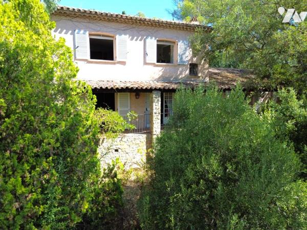 SAINT-RAPHAEL - Villa provençale confidentielle au charme intemporel