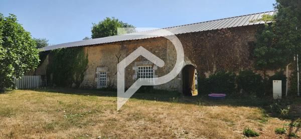 VIVONNE - MANOIR - PAVILLON DE CHASSE - CHARME - GRAND TERRAIN