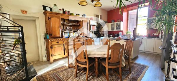 VIVONNE - MANOIR - PAVILLON DE CHASSE - CHARME - GRAND TERRAIN