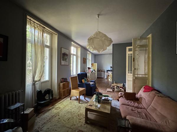 A vendre, centre ville de Perigueux (24000), belle maison bourgeoise type 9 avec jardin