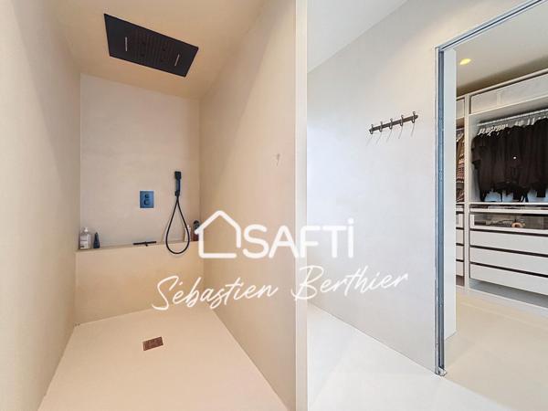 Villa design avec piscine et volumes généreux