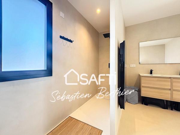 Villa design avec piscine et volumes généreux