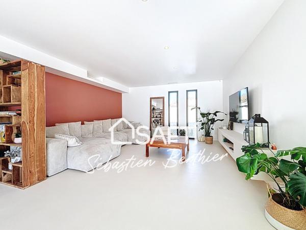 Villa design avec piscine et volumes généreux