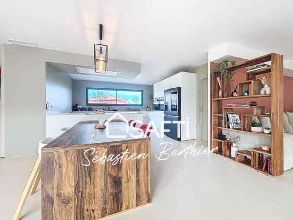 Villa design avec piscine et volumes généreux