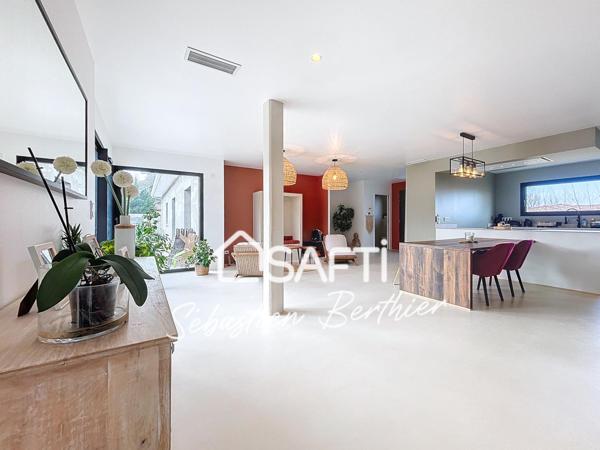 Villa design avec piscine et volumes généreux