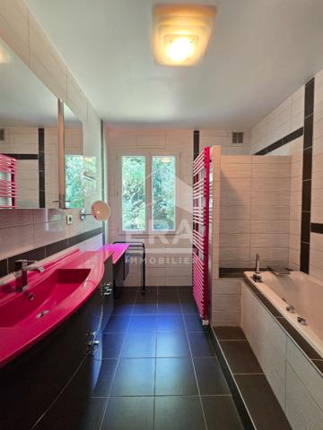 Rare Maison familiale des bord de Loiret - grand jardin arboré - 3 chambres + bureau