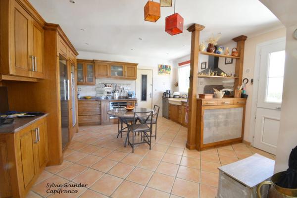 Propriété de plain-pied à vendre 5 pièces POURRIERES (83) 2725m² de terrain et SPA