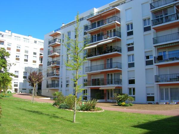 A LOUER A L'ANNEE T3 - RDC