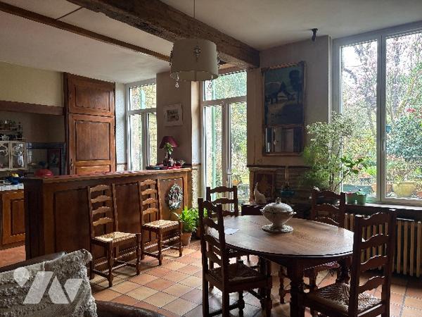 Marmande - Maison de ville en pierre , à pied de l' "hypercentre", aux volumes généreux, avec jardin