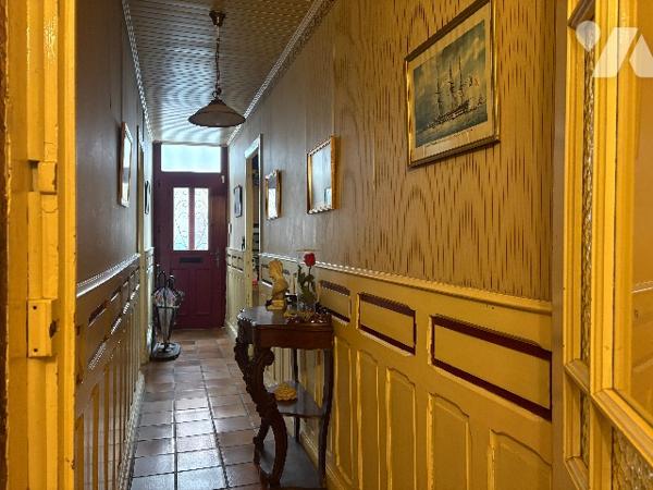 Marmande - Maison de ville en pierre , à pied de l' "hypercentre", aux volumes généreux, avec jardin