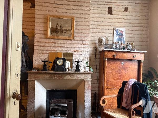 Marmande - Maison de ville en pierre , à pied de l' "hypercentre", aux volumes généreux, avec jardin