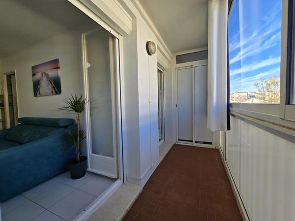 La Seyne-sur-Mer (83500) T2 rénové aux Sablettes – Vendu entièrement meublé - Parking