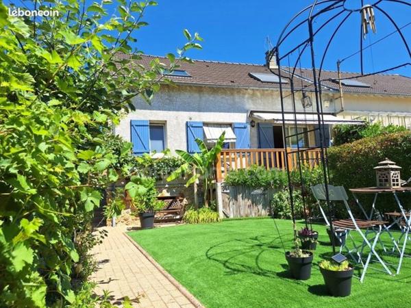 Maison 5 pièces avec sous-sol et jardin à vendre à Carrières sous Poissy (78) au prix de 375000 euros