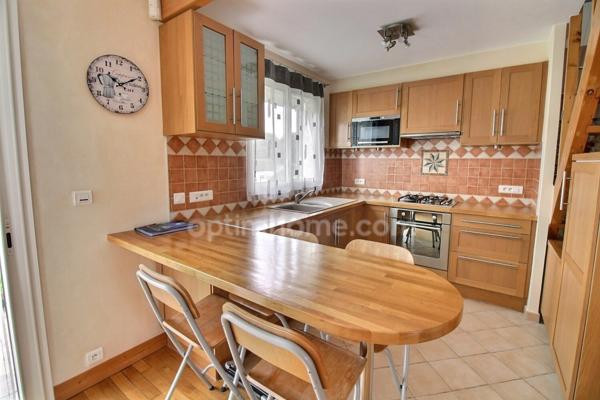 Maison 5 pièces avec sous-sol et jardin à vendre à Carrières sous Poissy (78) au prix de 375000 euros