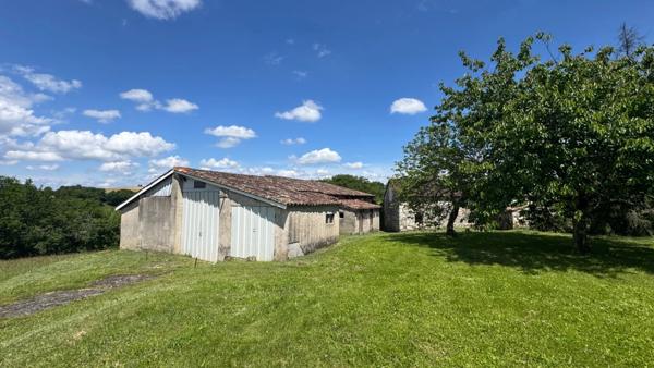 maison plus grange en pierre a restaurer